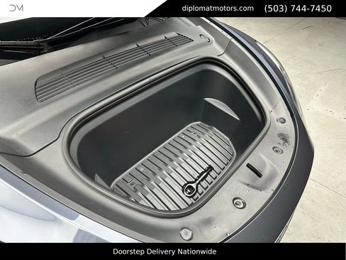 Used 2022 Tesla Model Y Long Range image 40