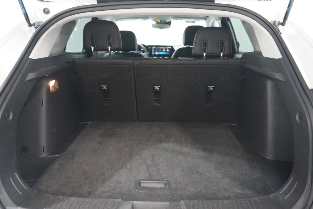 Used 2025 Chevrolet Trax LT FWD image 32