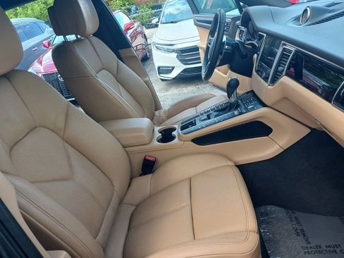 Used 2017 Porsche Macan AWD/4WD image 35