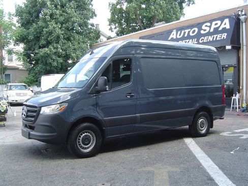 Used 2019 Mercedes-Benz Sprinter 144 image 2