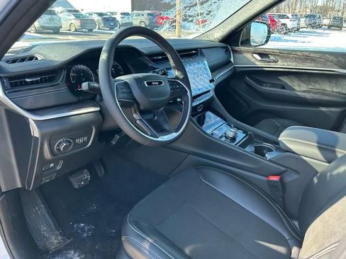 New 2026 Jeep Grand Cherokee Altitude AWD/4WD image 11