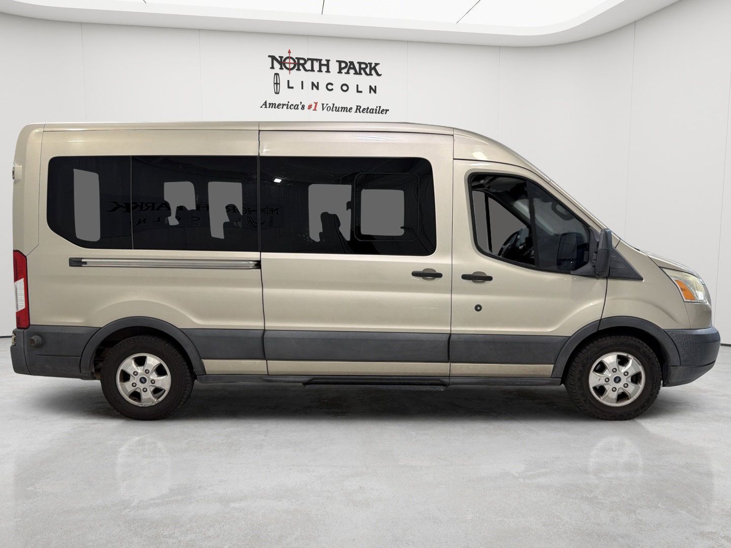 Used 2017 Ford Transit 350 XLT RWD image 6