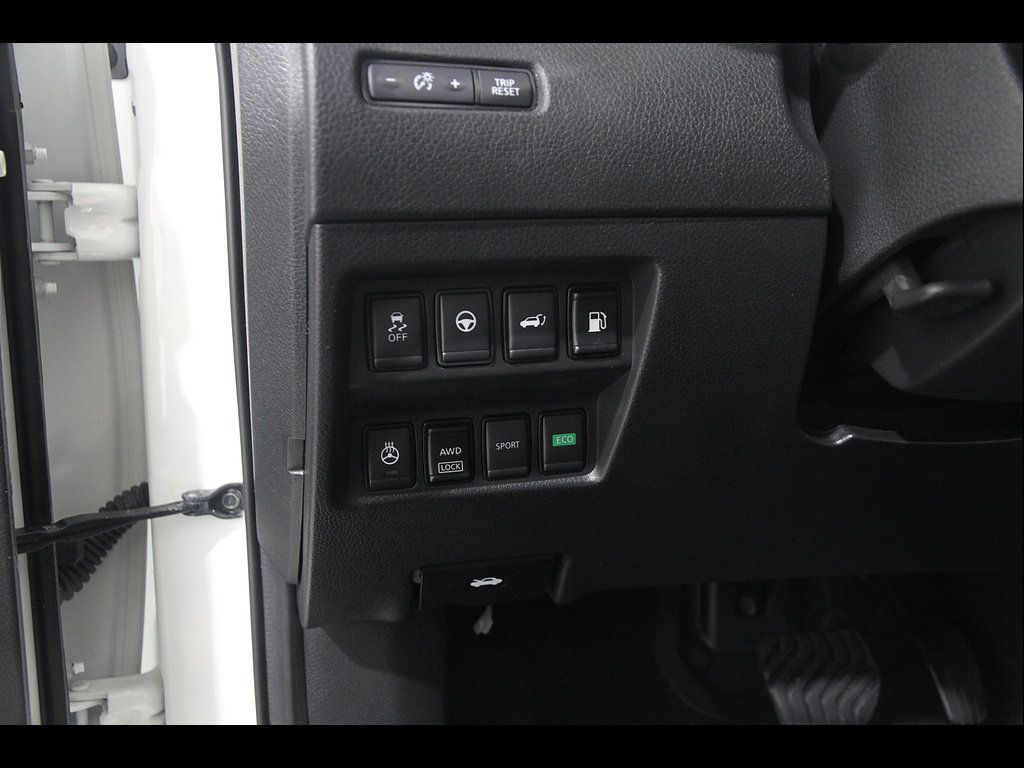 Used 2020 Nissan Rogue SL w/ Premium Package AWD/4WD image 6