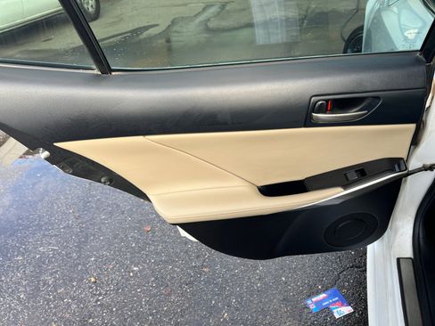 Used 2018 Lexus IS 300 AWD image 32