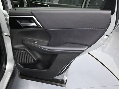 Used 2025 Mitsubishi Outlander SE AWD/4WD image 29