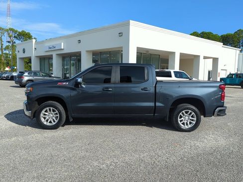 Used 2022 Chevrolet Silverado 1500 LT AWD/4WD image 4