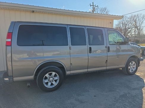 Used 2009 GMC Savana 1500 Passenger w/ LT Preferred Equipment Group image 4