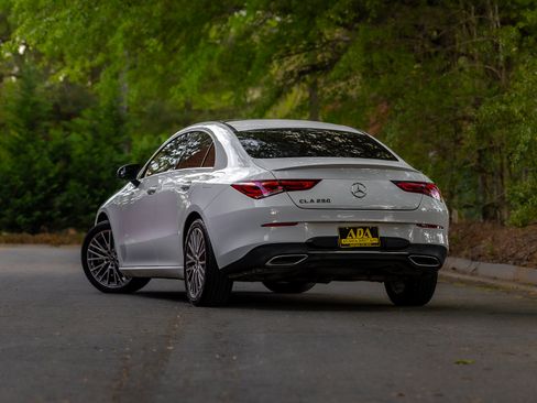 Used 2020 Mercedes-Benz CLA 250 image 3
