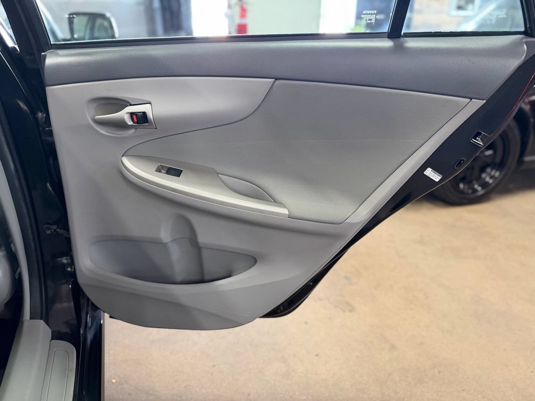 Used 2010 Toyota Corolla LE FWD image 19
