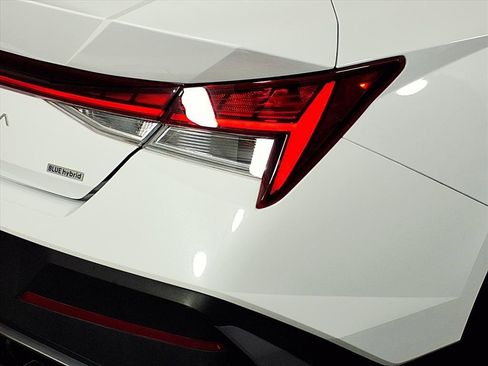 Used 2024 Hyundai Elantra Blue image 8