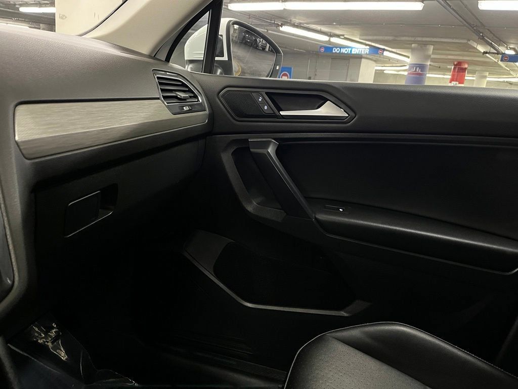 Used 2021 Volkswagen Tiguan SEL w/ 2-Row Tiguan MDO Package AWD/4WD image 31