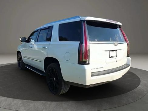 Used 2020 Cadillac Escalade Luxury AWD/4WD image 4