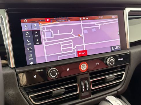 Certified 2025 Porsche Macan image 24