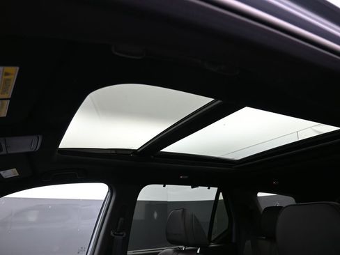 Certified 2025 Honda Pilot Black Edition image 57