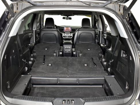 Used 2020 Ford Explorer XLT w/ Equipment Group 202A image 28