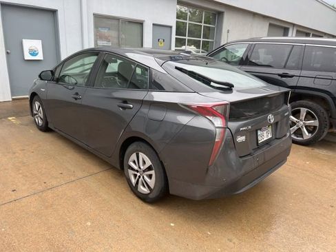 Used 2018 Toyota Prius Two w/ Prius Two Safety Plus Package FWD image 4