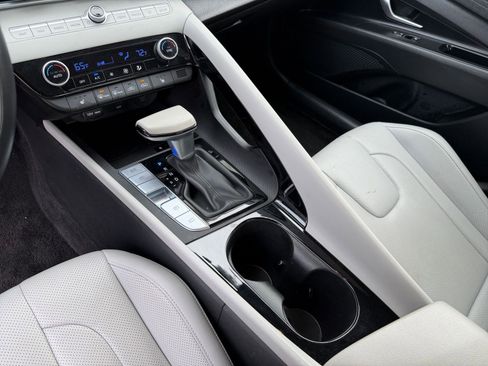 Used 2025 Hyundai Elantra Limited image 41