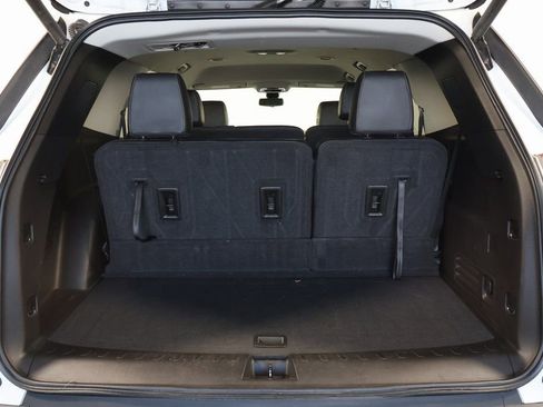 Used 2021 Chevrolet Traverse LT w/ LT Premium Package image 13