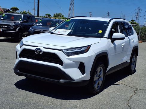 Certified 2025 Toyota RAV4 XLE AWD/4WD image 3