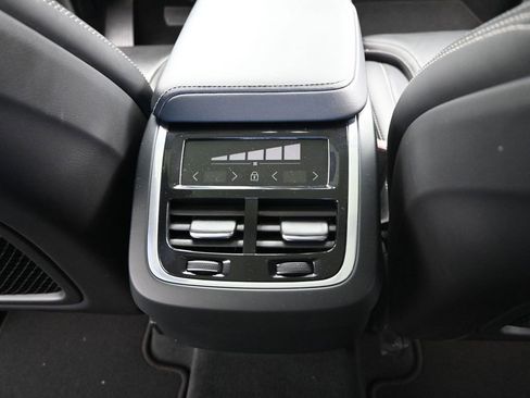 Used 2023 Volvo XC60 B5 Ultimate image 19