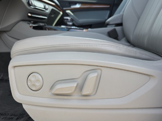 Used 2023 Audi Q5 Premium AWD/4WD image 31