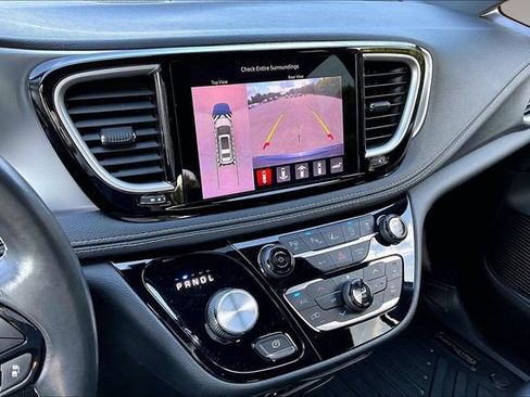 Used 2021 Chrysler Pacifica Touring-L w/ Uconnect Theater Family Group FWD image 14