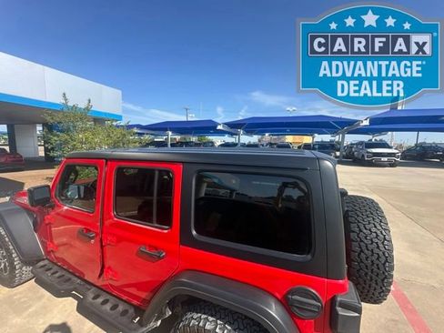 Used 2022 Jeep Wrangler Unlimited Rubicon w/ Cold Weather Group AWD/4WD image 5