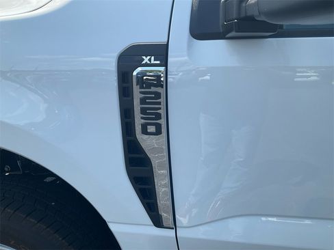 Used 2026 Ford F250 XL w/ XL Chrome Package image 9