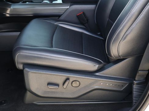 Used 2025 Ford F150 Lariat w/ Equipment Group 501A Mid image 17