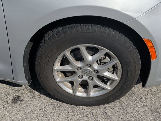 Used 2024 Chrysler Pacifica Touring-L FWD image 33