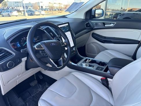 Used 2022 Ford Edge Titanium image 11