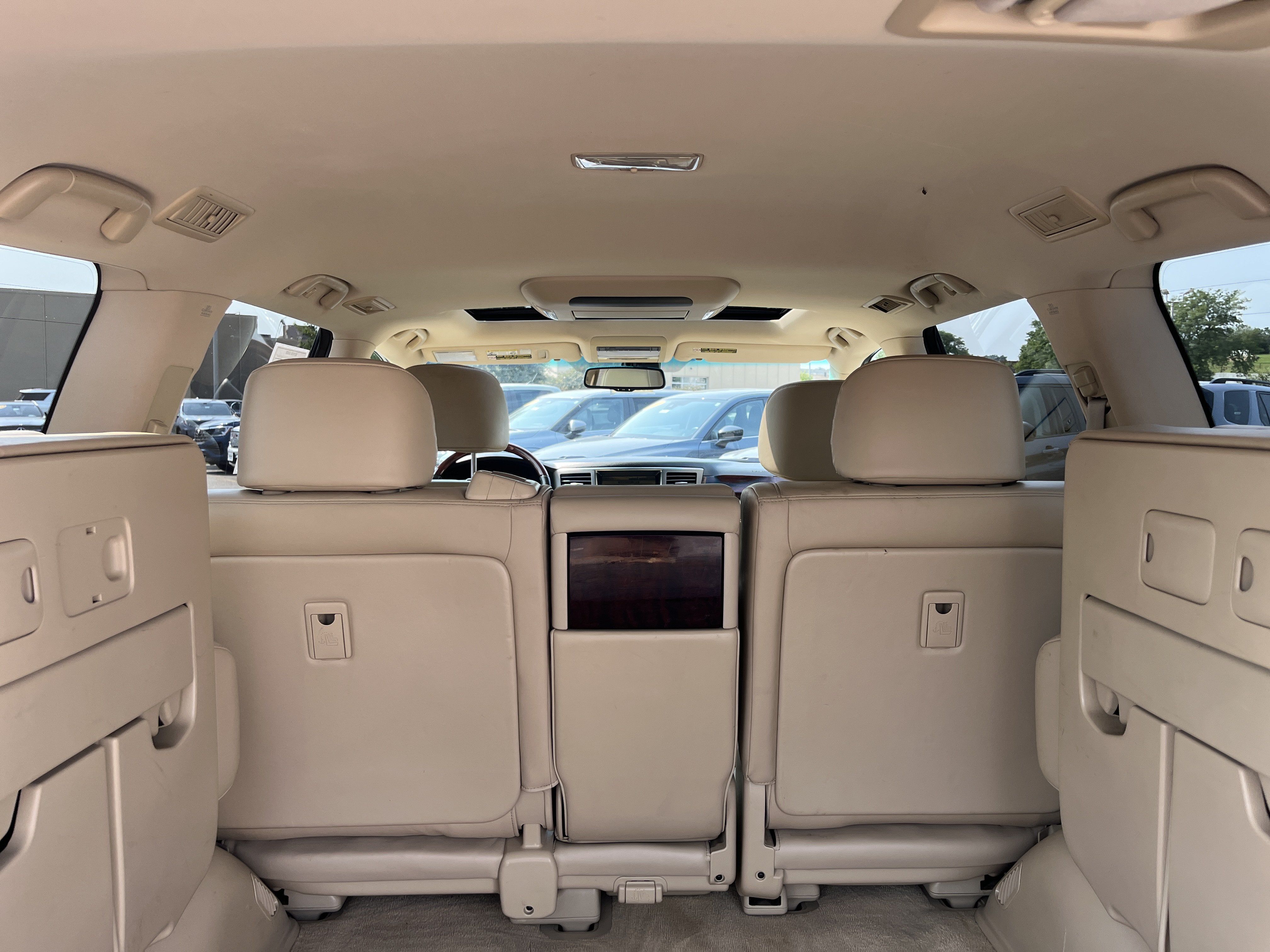 Used 2011 Lexus LX 570 4WD w/ Luxury Pkg image 13