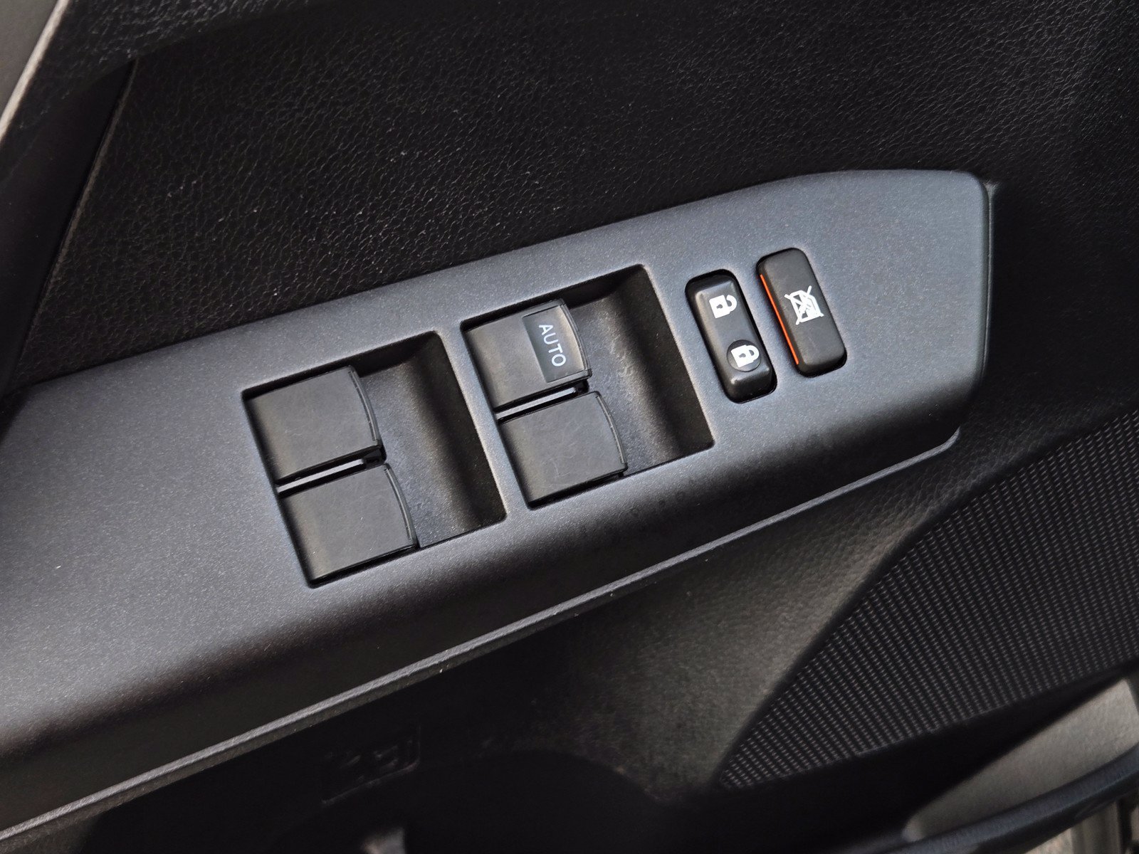 Used 2018 Toyota RAV4 XLE AWD/4WD image 10