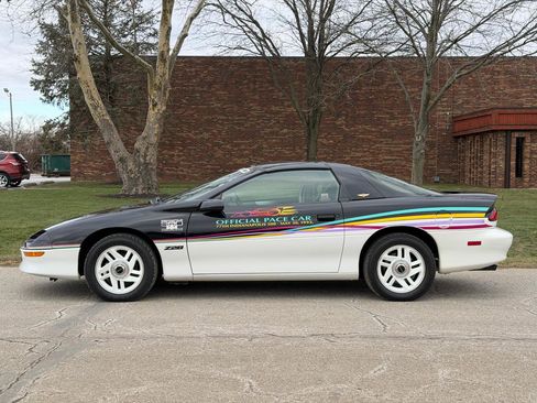 Used 1993 Chevrolet Camaro Z28 RWD image 3