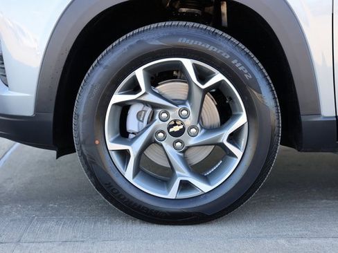 New 2026 Chevrolet Trax LT w/ Driver Confidence Package image 9