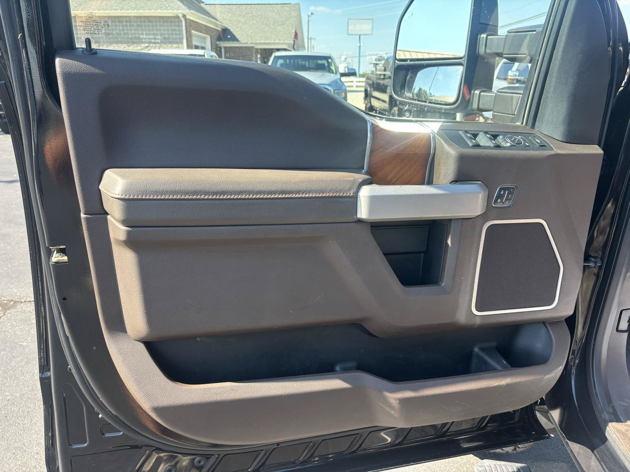 Used 2018 Ford F250 King Ranch w/ King Ranch Ultimate Package AWD/4WD image 9