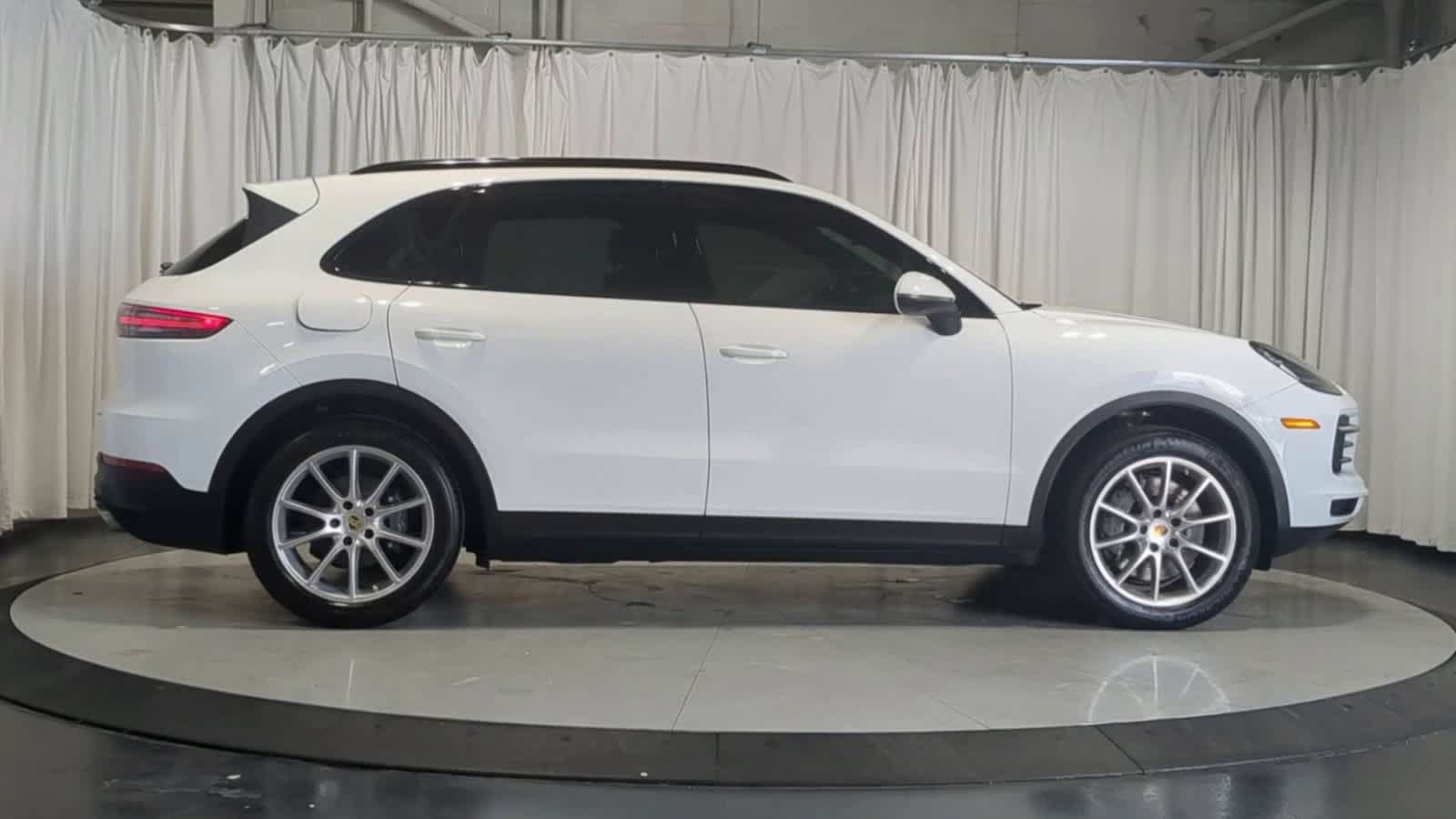 Used 2019 Porsche Cayenne S AWD/4WD image 9