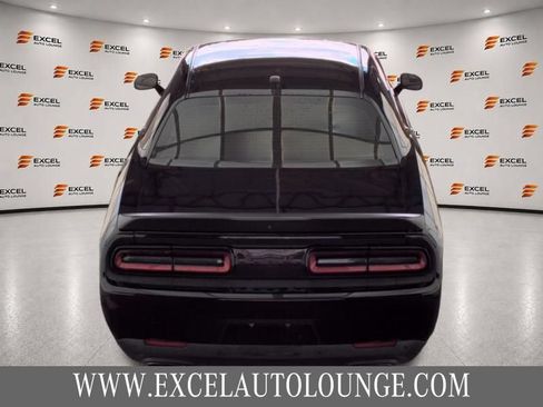 Used 2022 Dodge Challenger R/T w/ Blacktop Package RWD image 4