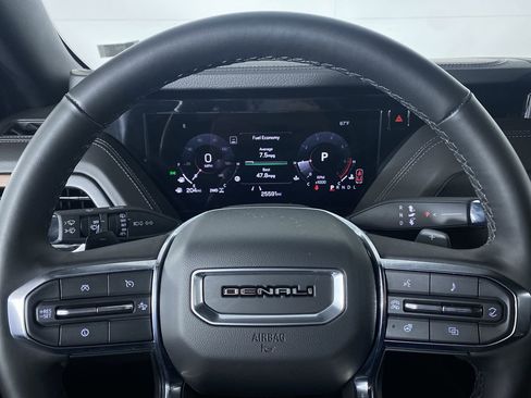 Certified 2025 GMC Yukon Denali image 3