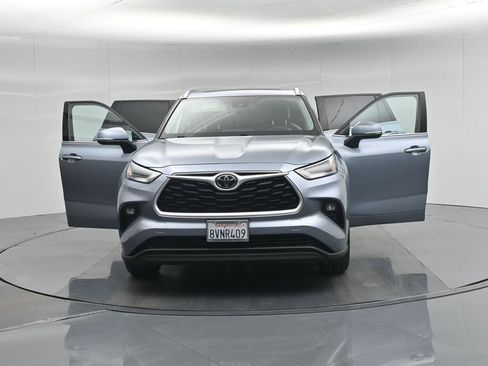 Used 2021 Toyota Highlander XLE FWD image 34