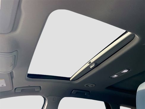 Used 2021 Buick Enclave Essence w/ Sound and Sites Package image 18