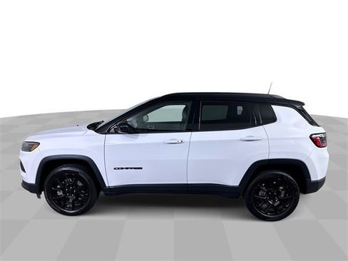 Used 2024 Jeep Compass Latitude w/ Convenience Group image 5