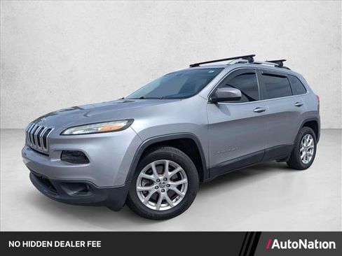 Used 2017 Jeep Cherokee Latitude FWD image 1