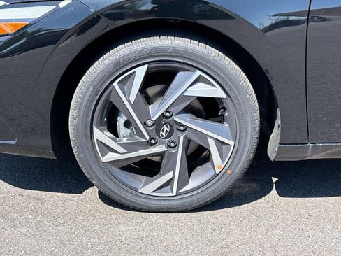 New 2025 Hyundai Elantra Limited image 12