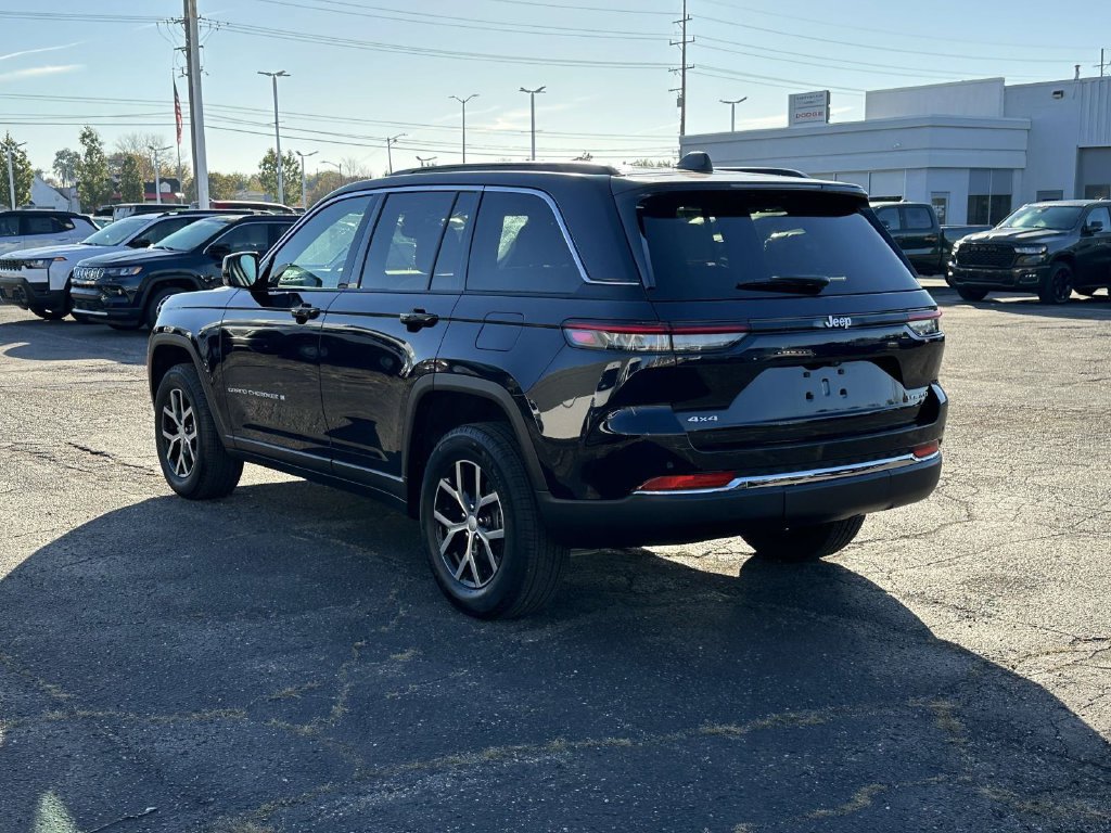 Used 2024 Jeep Grand Cherokee Limited AWD/4WD image 6