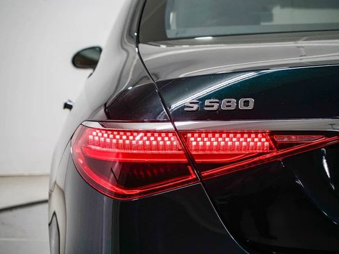 Used 2025 Mercedes-Benz S 580 4MATIC Sedan image 9