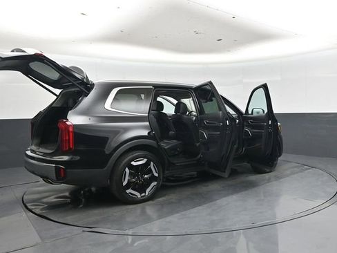 Used 2025 Kia Telluride S FWD image 47