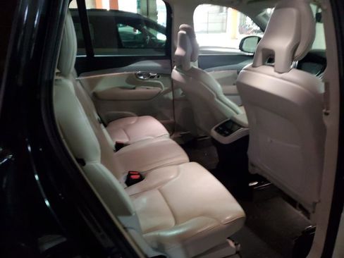 Used 2021 Volvo XC90 T5 Momentum w/ Advanced Package image 8