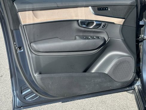 Certified 2025 Volvo XC90 B6 Plus image 13