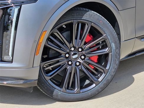 New 2026 Cadillac Lyriq V w/ Exterior Carbon Fiber Package AWD/4WD image 7